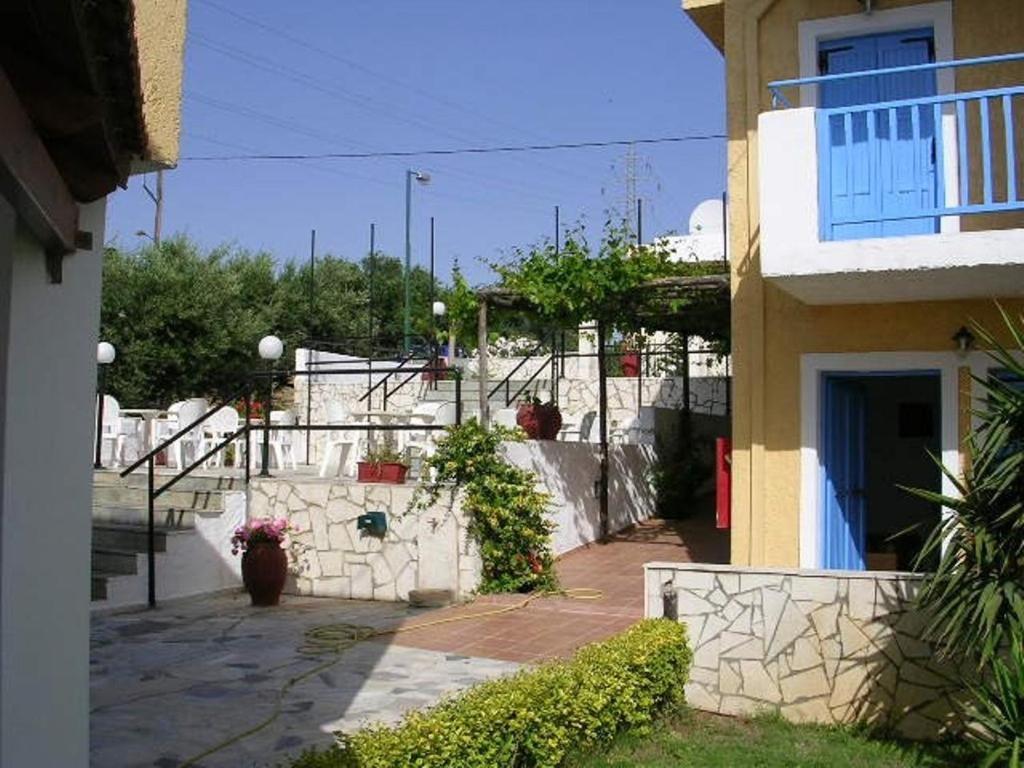 Mareva Hotel Apartments ヘルソニソス エクステリア 写真