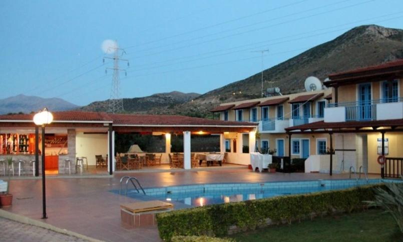 Mareva Hotel Apartments ヘルソニソス エクステリア 写真